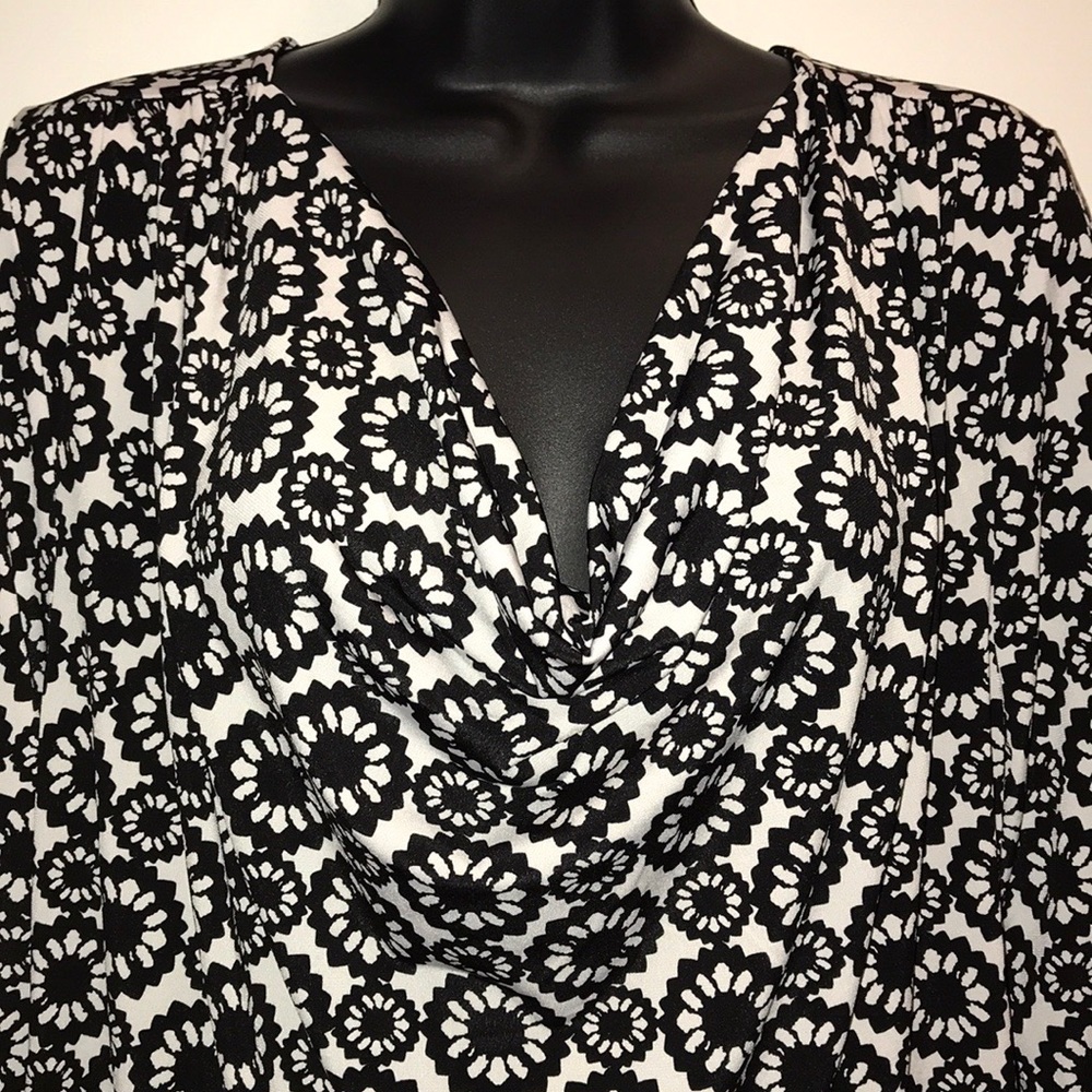 LANE BRYANT Black/White Daisy Drape Neck Top~18/20